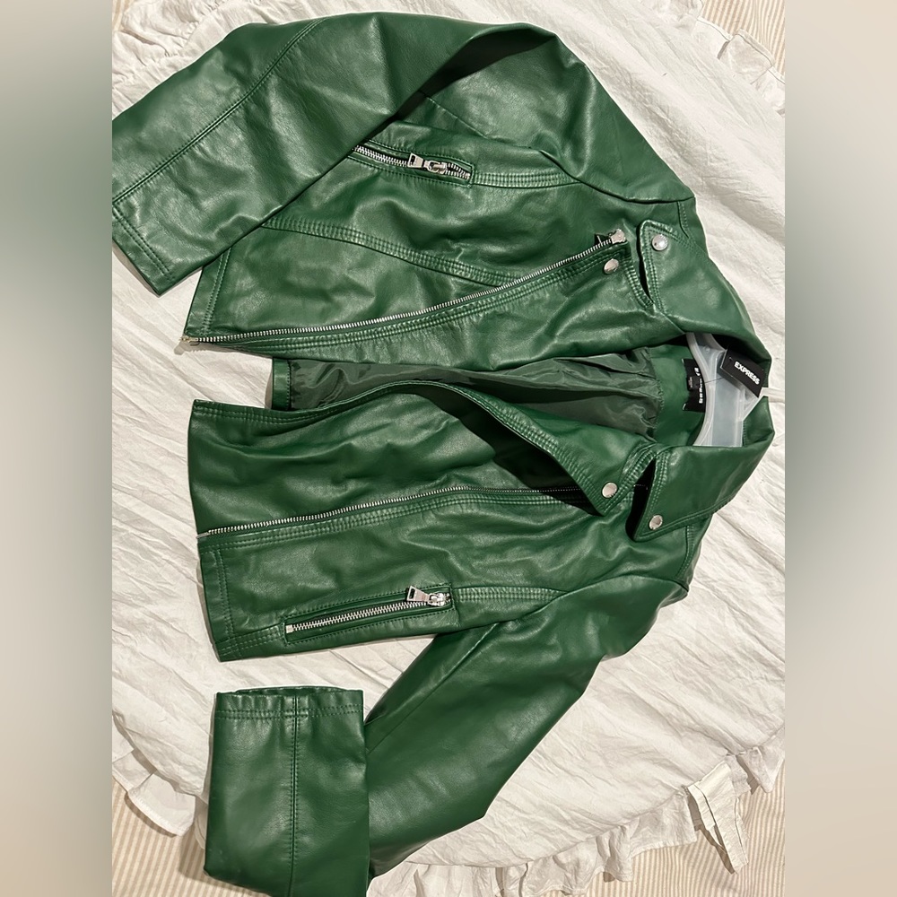 Beautiful emerald green jacket by express - Picture 4 of 6
